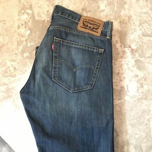 Men’s Levi’s 33x32 Jeans. Like New.
